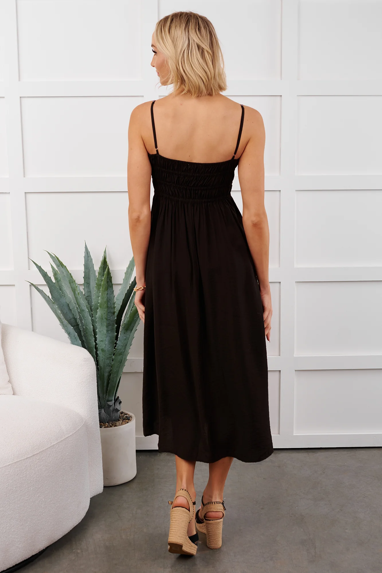 Major Flirt Sleeveless Smocked Midi Dress (Black) - Image 4