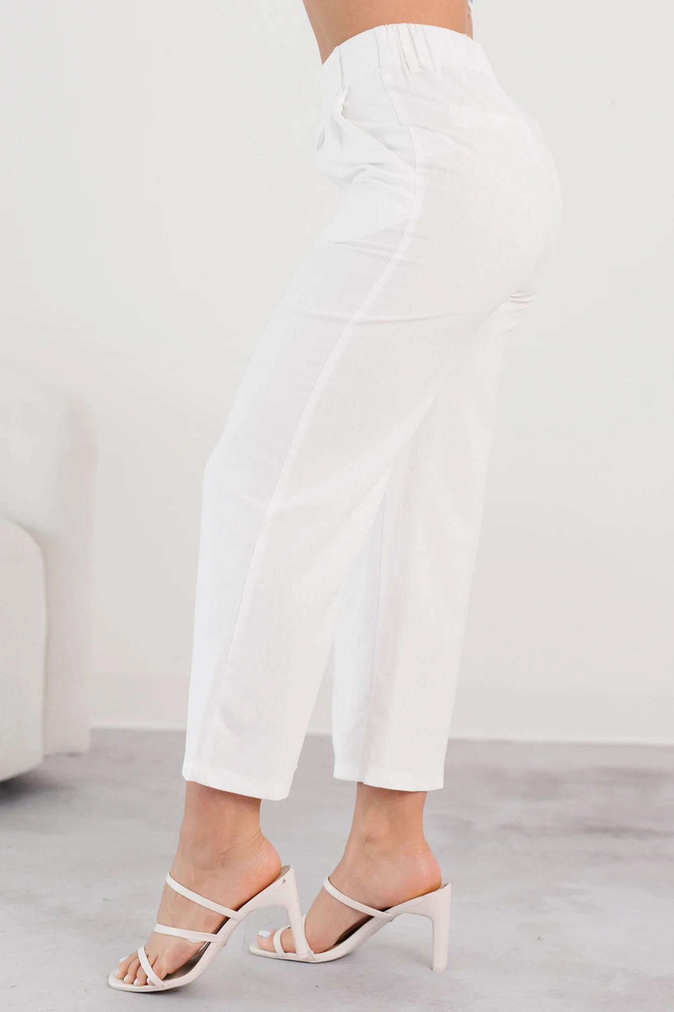 Put-together Poise Linen Cropped Pants (White) - Image 3